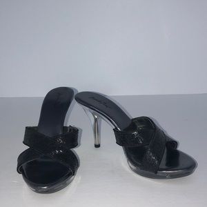 Black sandal pumps